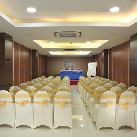Horison Express Sentani Hotel Jayapura Exterior photo