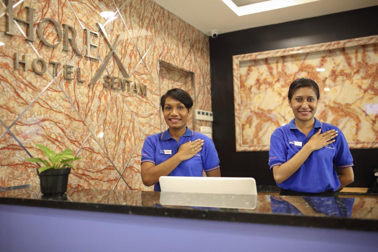 Horison Express Sentani Hotel Jayapura Exterior photo